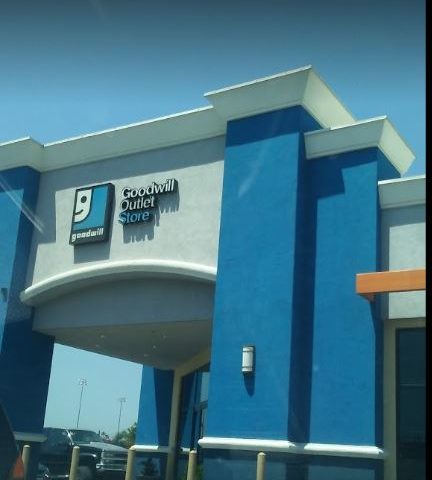 Goodwill Southern California Outlet Store - Panorama City