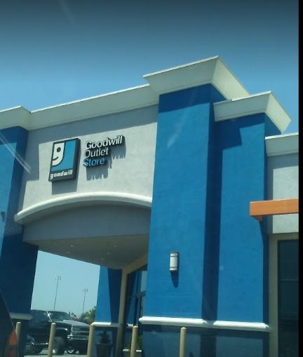 Goodwill Southern California Outlet Store - Panorama City